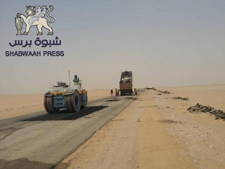 أبناء شبوه يشكرون شركة OMV ويطالبونها باستكمال كيلومترين من الطريق (صور)