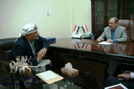 الأحمر يرد على تهديد البحسني بوقف تصدير النفط .. سنقسم حضرموتكم وبأيدي حضرمية (وثيقة)