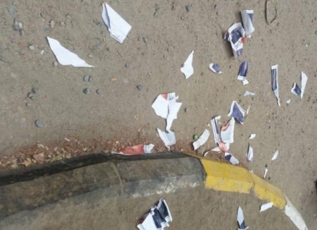 مظاهرة هاني اليزيدي باءت بفشل ذريع والمتظاهرون مزقوا صور هادي