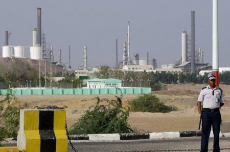 إرتفاع أصوات التحذير ..‘‘حكومة بن دغر تتوجه لبيع مصافي عدن‘‘
