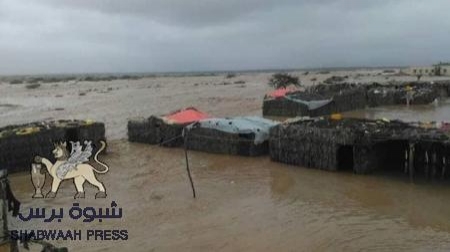 عاجل .. قرية العبري بالمهرة محاصرة بالسيول والسكان يطلقون نداءات إستغاثة