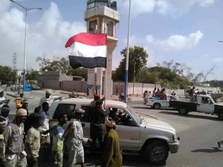 إعلاميون : أبين دمرو فيها 12 ألف منزل , يحاولون اليوم رشوة أهلها بتكديس المناصب العليا في قريتين