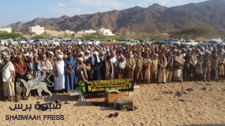 تشييع جثمان الشيخ المهندس ‘‘محمد عيدروس السليماني‘‘ بموكب جنائزي مهيب (صور)