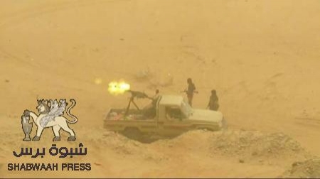 أسر الشهداء والجرحي في مقاومة عسيلان يمنعون محافظ شبوه من دخول مديريتهم