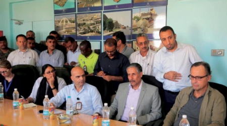 باتريك يلتقي ممثلي الحكومة والحوثيين وسط مدينة الحديدة