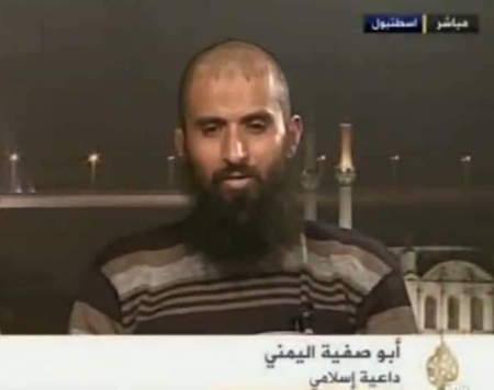 الشرعية تشكل لجنة للدفاع عن الإرهاب في شبوه وتلتقي مع المقاتل في سوريا الداعشي &lsquo;&lsquo;صلاح باجبع&lsquo;&lsquo;